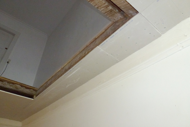 Gips monteres på loft, da det gamle loft er et pudset loft